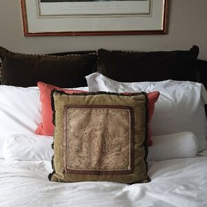 Decorative Throw Pillow with Vintage Design